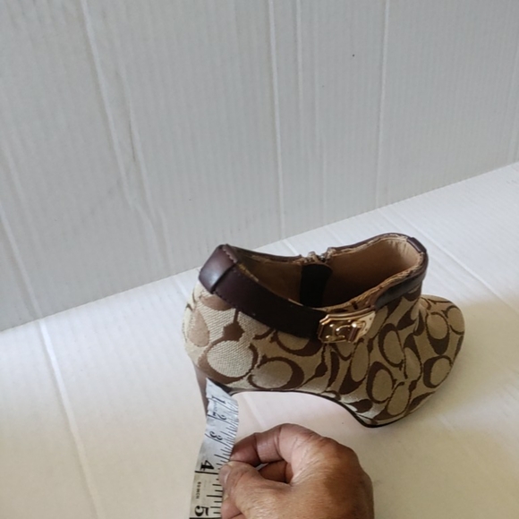 Coach Delilah 4" Heels  with gold tone accents. - Picture 5 of 7